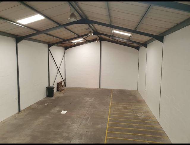 277M² FACTORY RENTED IN SAXENBURG PARK 1